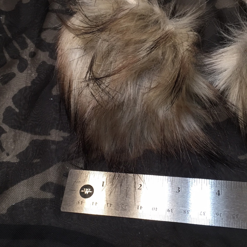 White Hat faux fur NEW - Picture 8 of 8